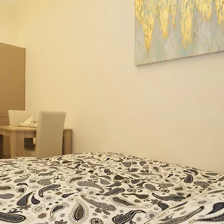 Apartment Roxana *