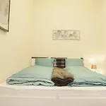 Apartment Roxana *
