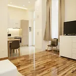 Roxana Apartment